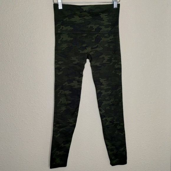 Spanx Look At Me Now Seamless Leggings Camo Size Medium - Picture 2 of 5